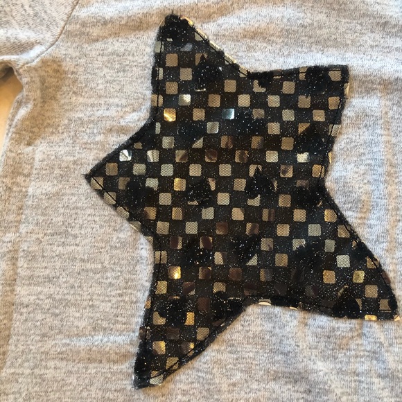 Girls Grey Shirt w/ Star Design and Black Jeggings Outfit - Picture 4 of 7